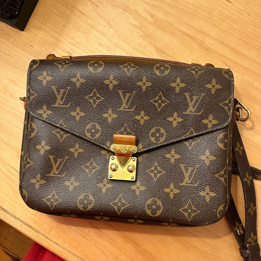 Awesome Louis Vuitton Pochette Métis